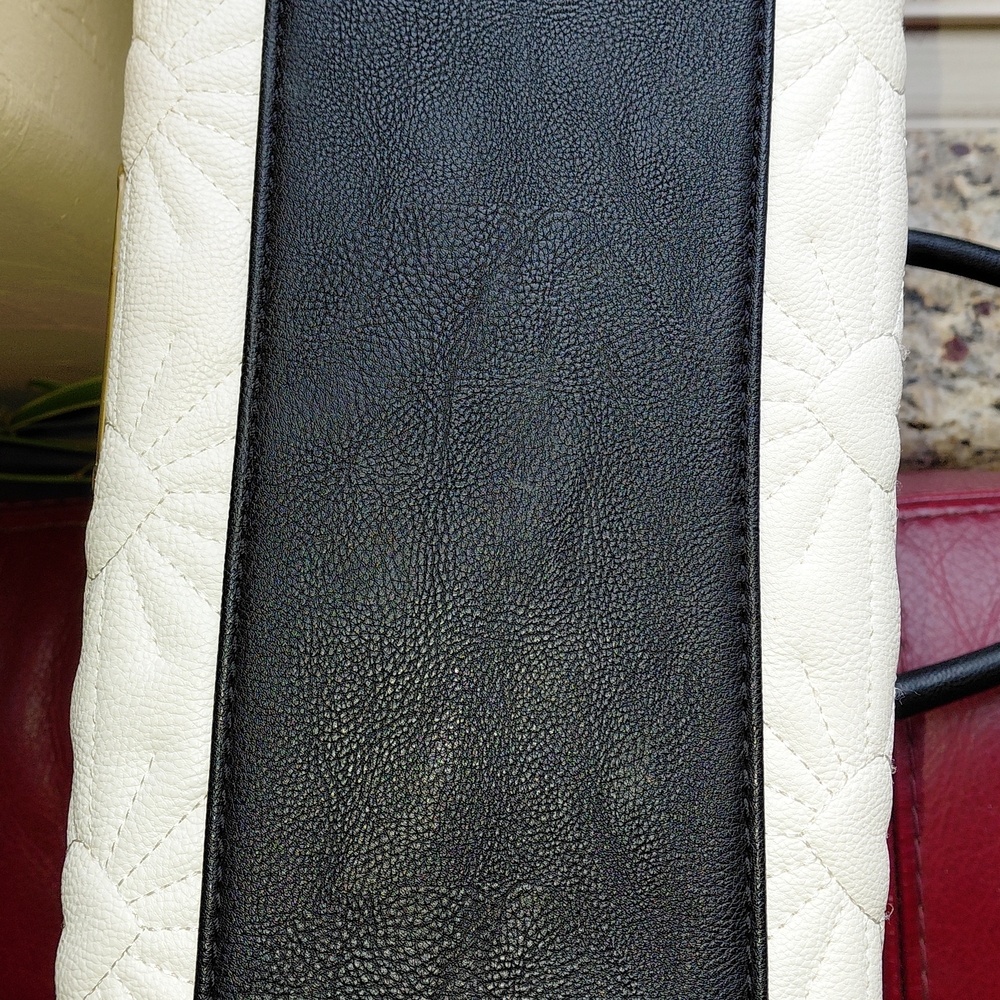 Betsey Johnson HEART" quilted Black/White Satchel w Studded Bow, Clean Msrp $118 - Picture 2 of 7